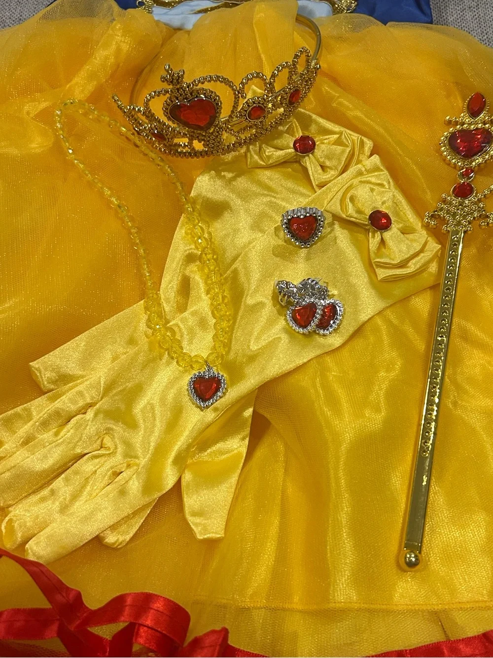 Snow White Costume with Accessories - Picture 5 of 8